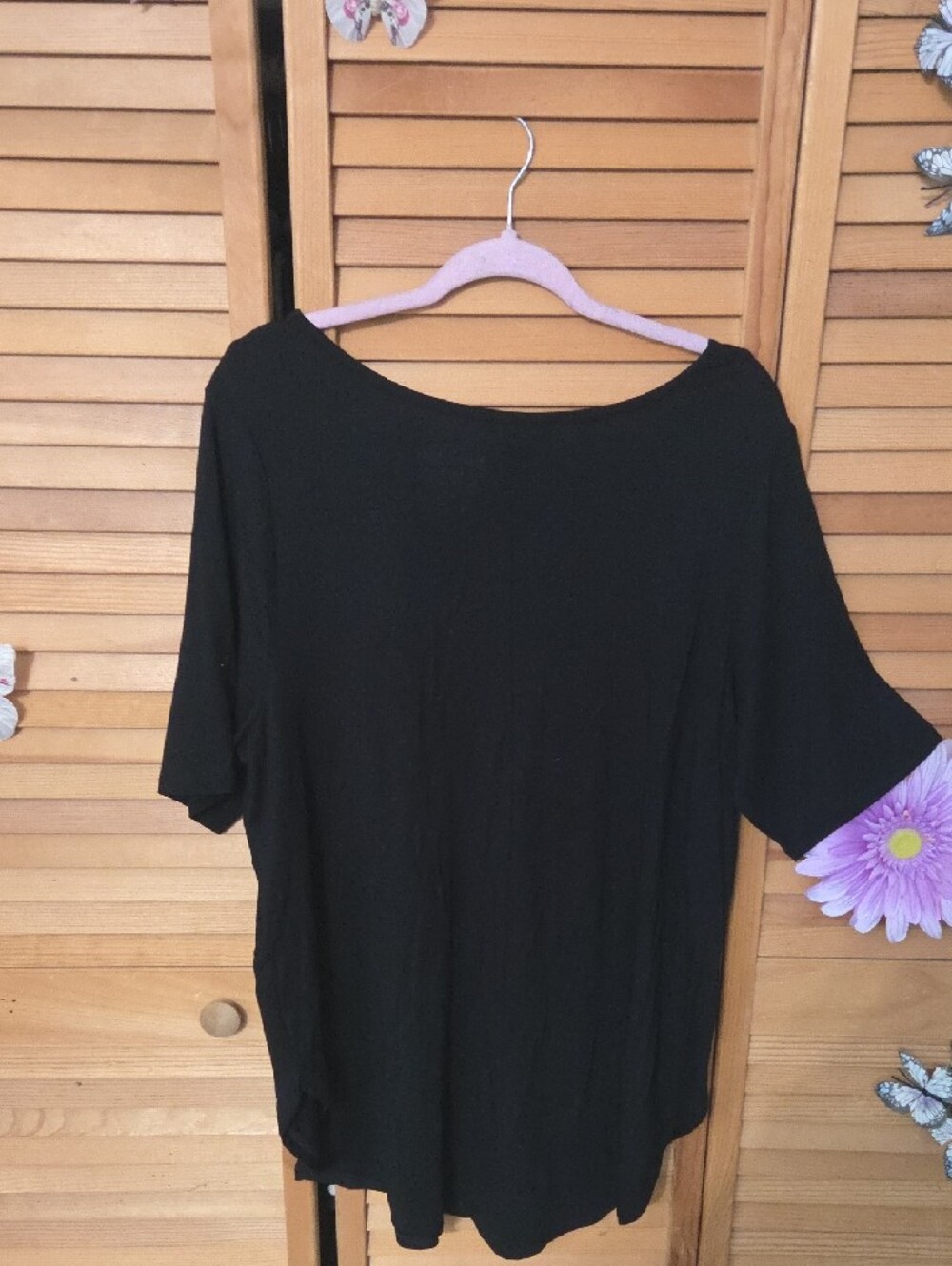 torrid Black V-Neck Short Sleeve Tee - Picture 2 of 5